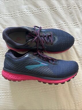 Brooks Women's Navy Blue Running Sneakers with Pink Soles